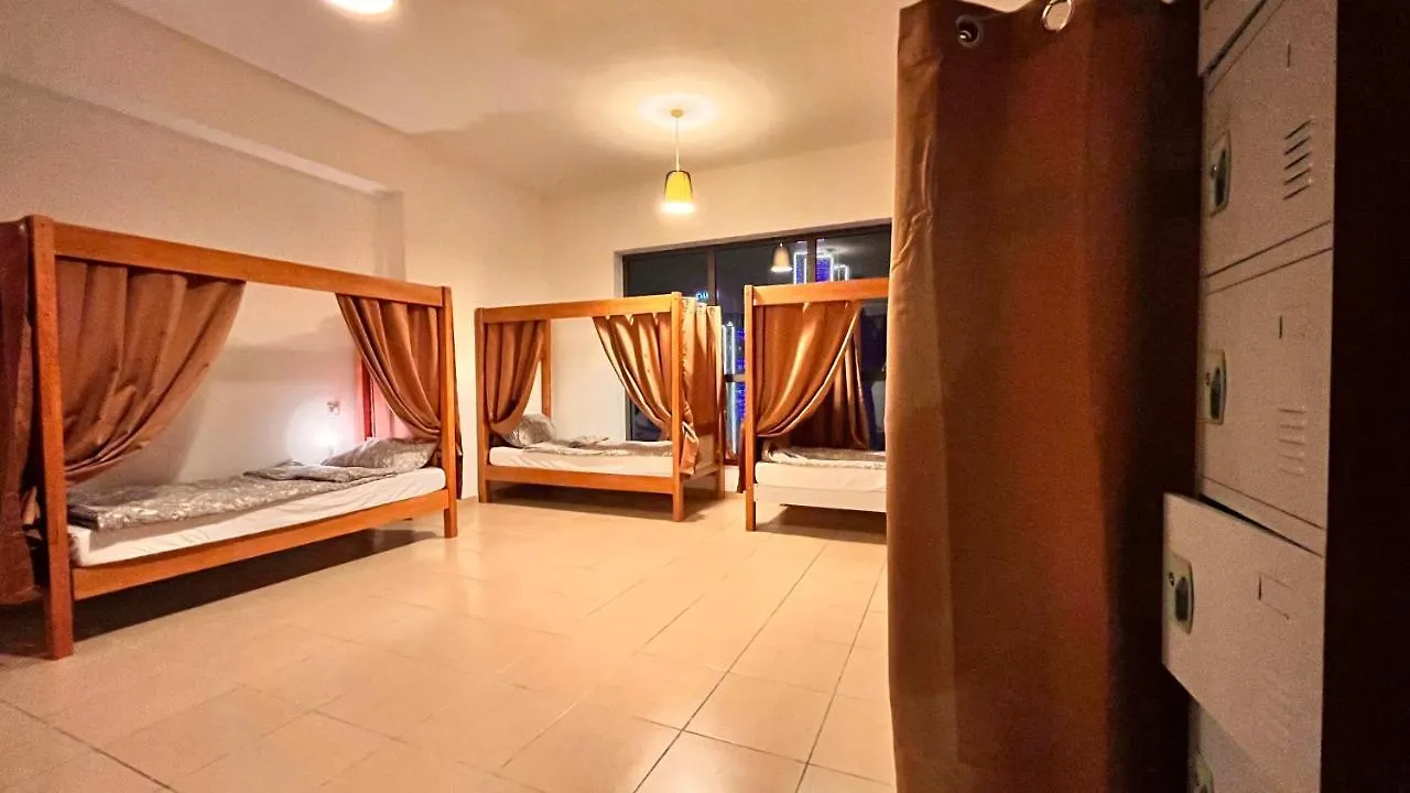 Ampus Albergue Dubái Hostal